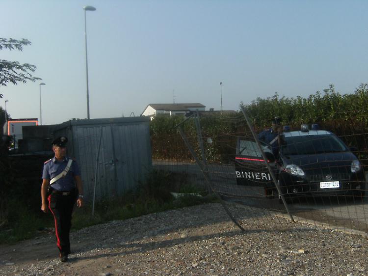 Rubano ferro e tombini, arrestati due 50enni