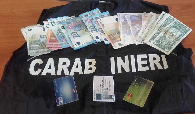 Carte di credito false e resistenza: arrestato un richiedente asilo