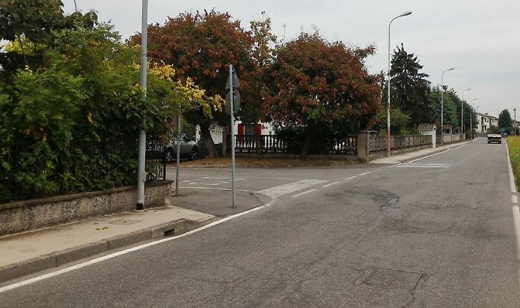 Famiglia in casa, ladri al piano di sopra