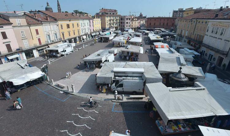 Mercato, gli stalli vanno a gara