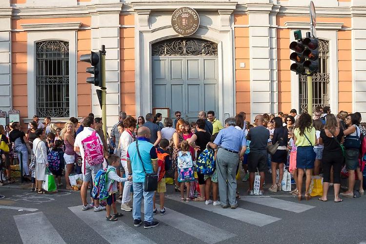 Amianto, alcuni alunni 'disertano' il primo giorno di scuola