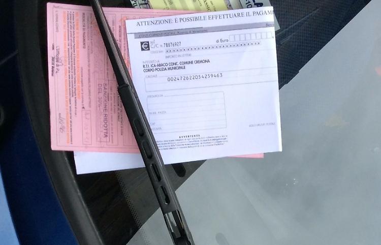 Ecco i 'cacciatori' di multe. Ora gli stranieri pagheranno