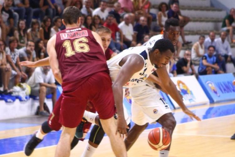 Vanoli battuta (71-76) solo nel finale da Venezia