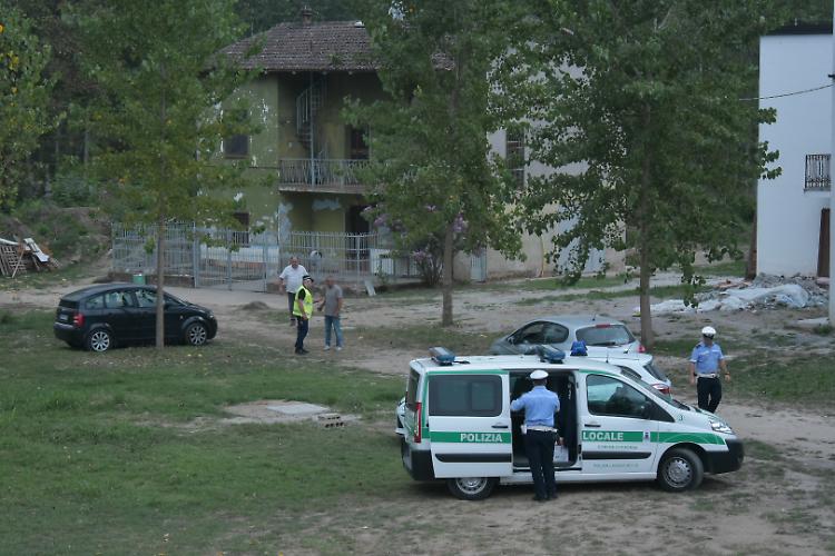Migranti,  somberato l'edificio