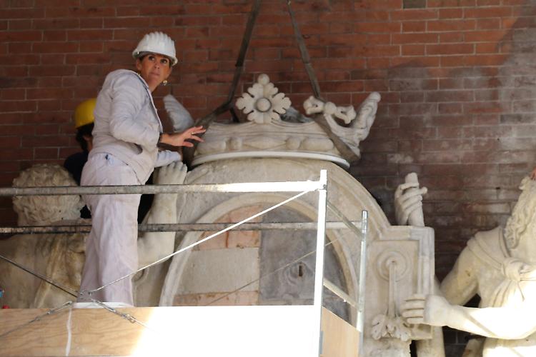 Statua dei Due Ercoli restaurata