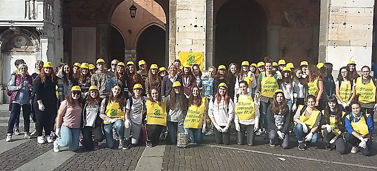 Via i mozziconi dal centro, mobilitati gli studenti