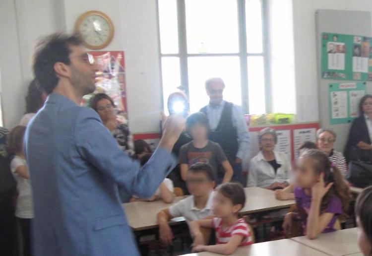 Maestro spostato, polemica