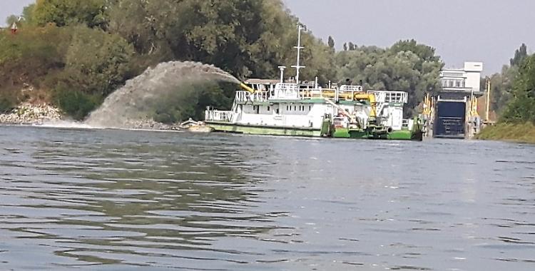 Draga al lavoro al Mandracchio