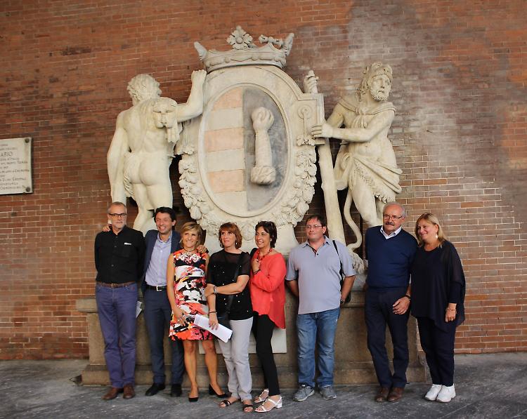 La statua dei Due Ercoli restituita alla città