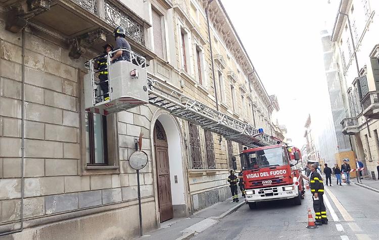 Caduta calcinacci in via Palestro