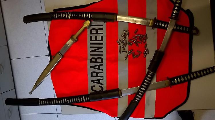 Pensionato nei guai per possesso illegale di armi e munizioni