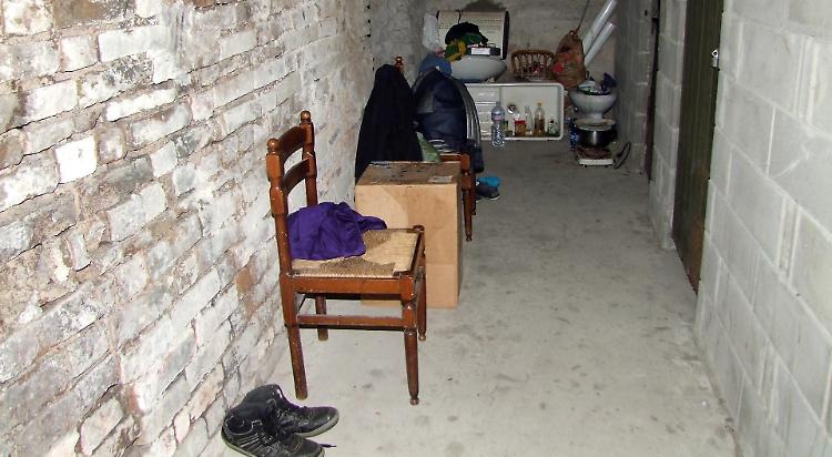 Case Aler nella bufera, cantine usate come bivacco