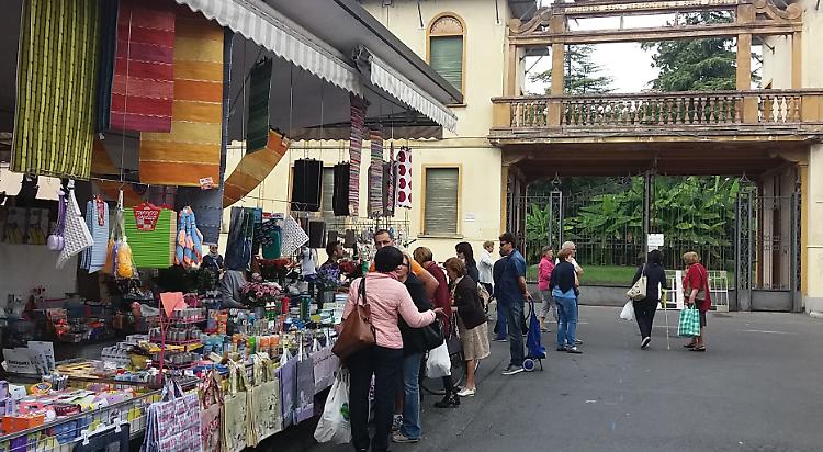 Mercato negli Stalloni, nuova protesta in via Verdi