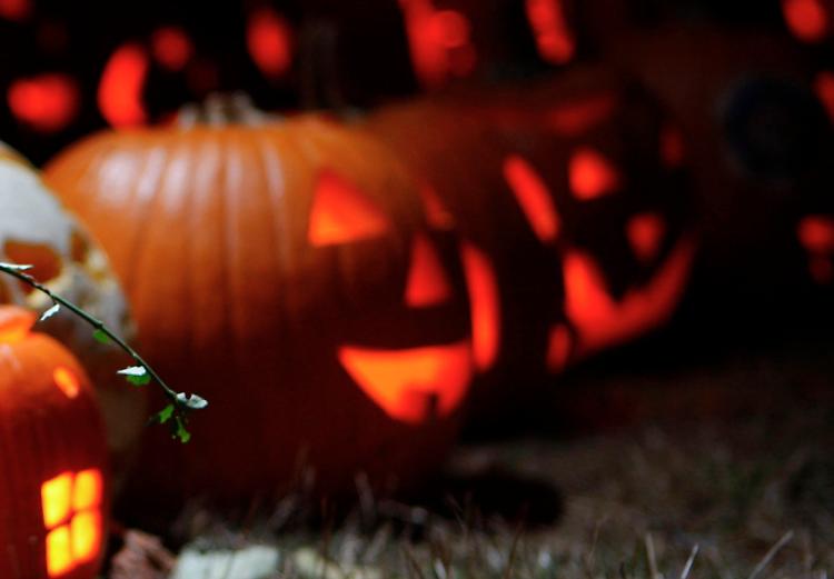 Don Piccinelli alza i toni: 'Halloween festa satanica'