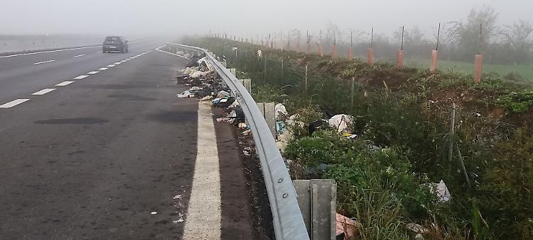 Via l'immondizia dalla Paullese, Crema: 'Pronti a pagare'