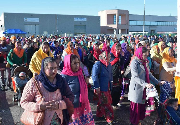 Tutti i colori dei sikh tra sfilate e duelli