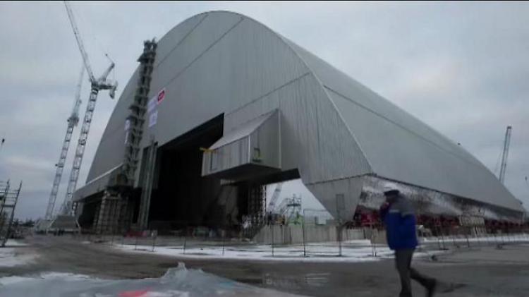 Chernobyl: un "sarcofago" di cemento e acciaio sulla centrale, il timelapse 