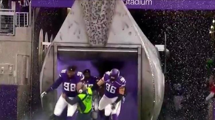 Usa, ingresso in campo con placcaggio: fonico travolto dal giocatore di football 
