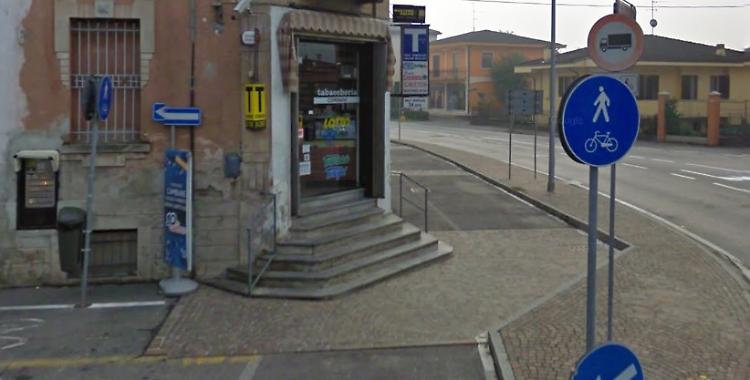 Ladri in tabaccheria, azione lampo e bottino pesante