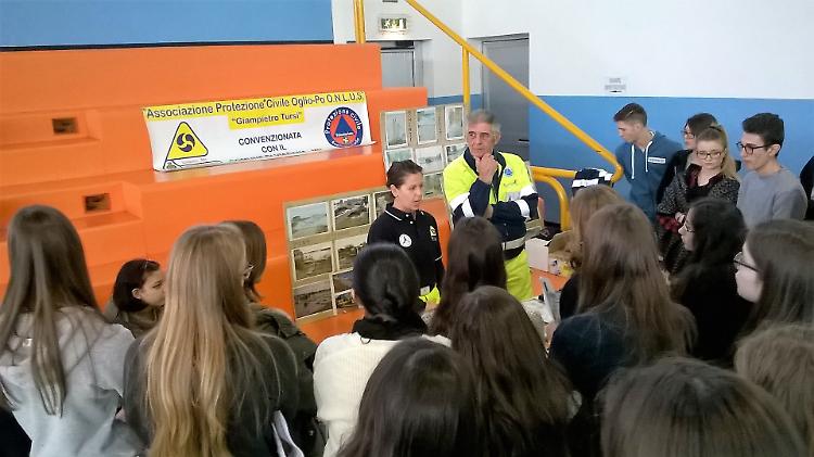 Evento al liceo Sanfelice, lezione di volontariato