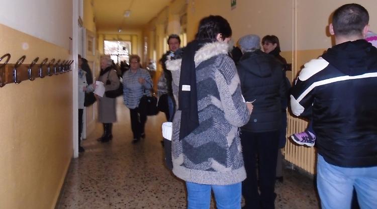 Referendum, voto sospeso per la verifica delle matite