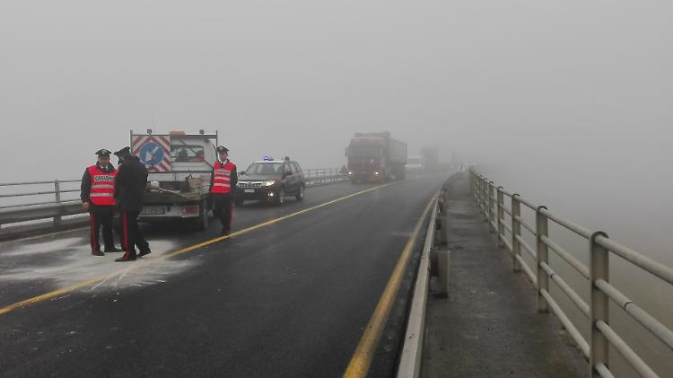 Scontro sul ponte Giuseppe Verdi, tre feriti