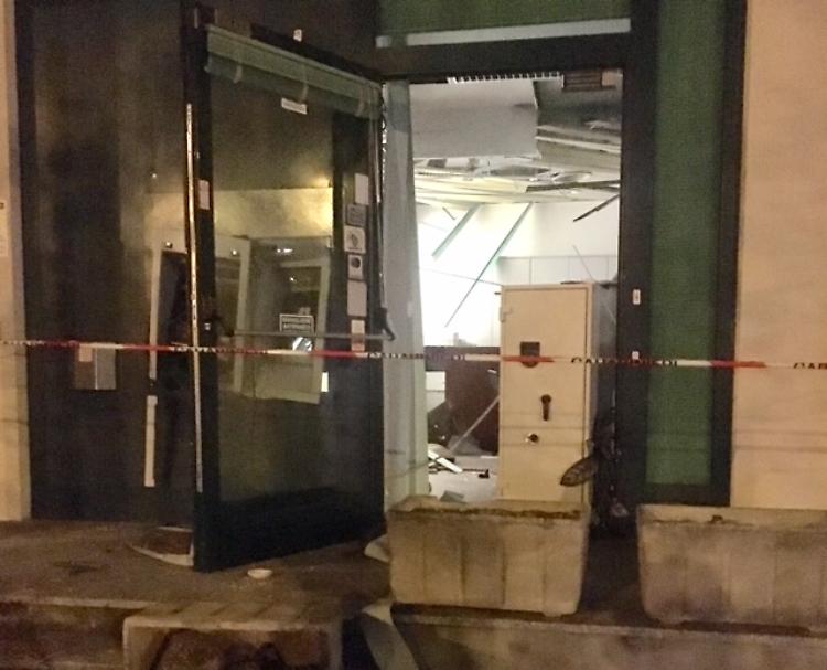 Bancomat fatto esplodere, colpo nella notte alla Bcc