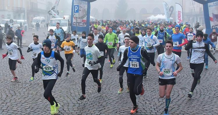 Maratonina di Santa Lucia, in 370 contro gelo e nebbia