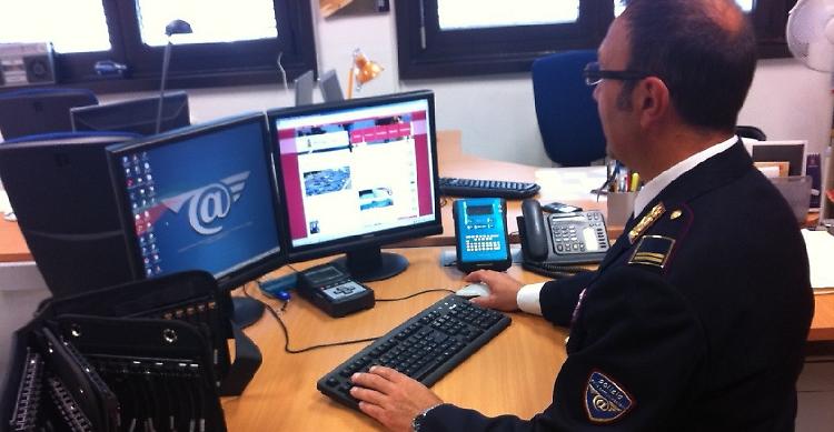 Pc bloccato, truffatore 'sequestra' i dati e chiede il 'riscatto'