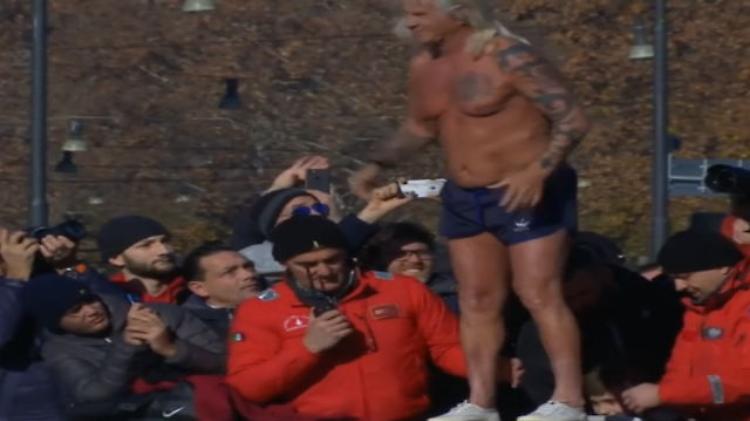 Il 29° tuffo nel Tevere di Mr Ok