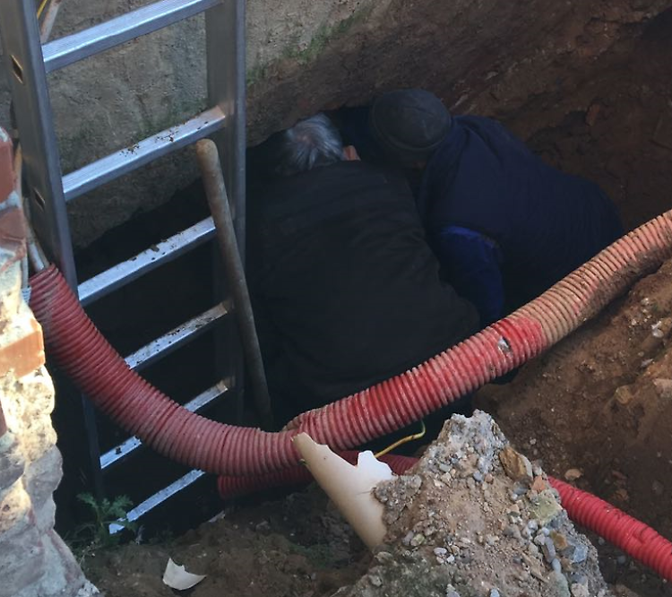 Stanza segreta sotto la rocca, ipotesi piano interrato nel cortile