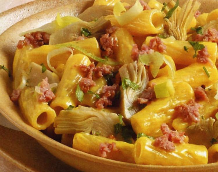 LA RICETTATortiglioni con carciofi e salsiccia