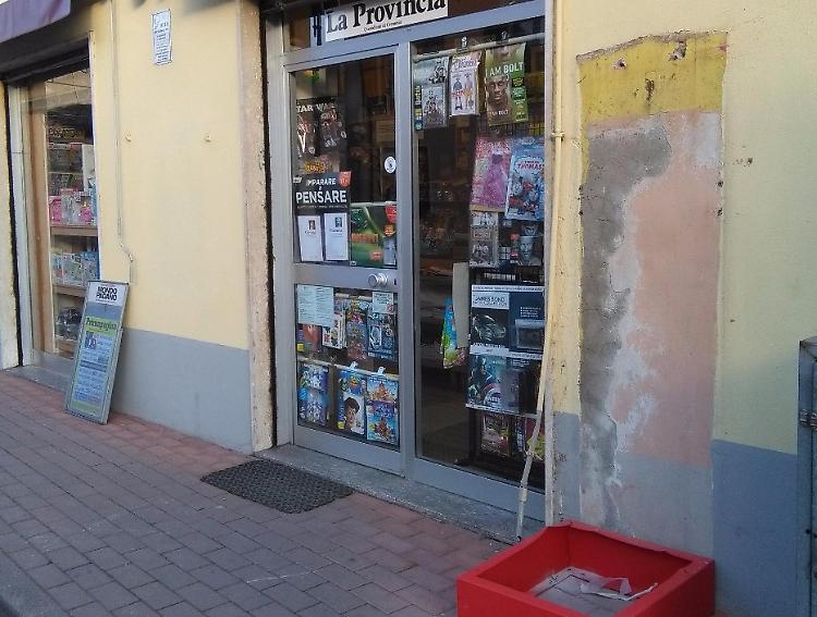 Raid in tabaccheria, via 400 pacchetti di sigarette