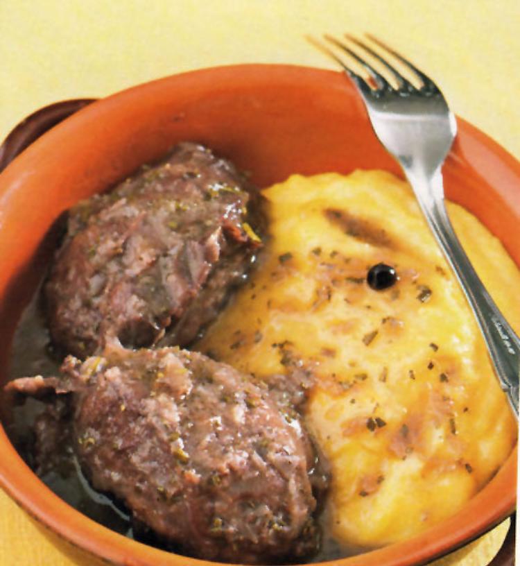 LA RICETTAGuancialini di maiale stufati con polenta