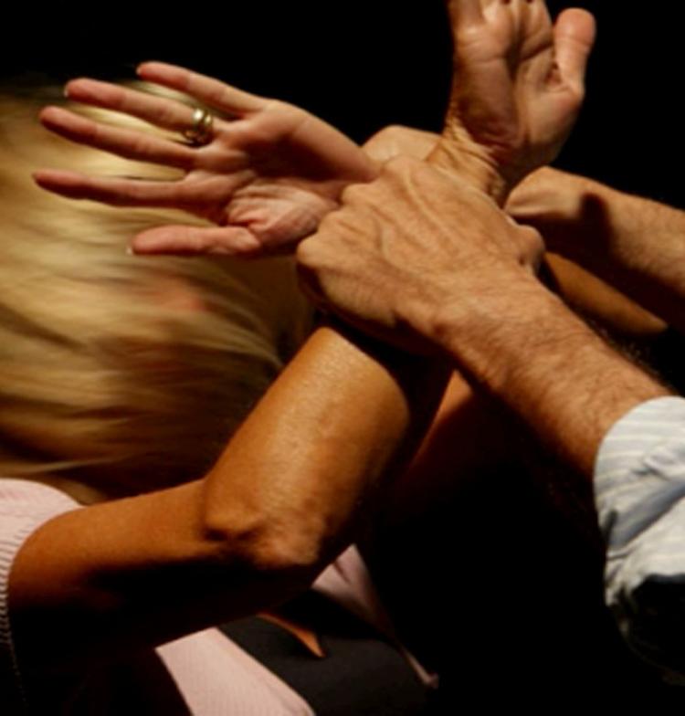 Botte continue alla moglie, divieto di avvicinamento per un 25enne