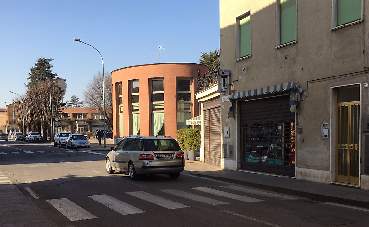 Serranda segata in piena notte, maxi furto in tabaccheria