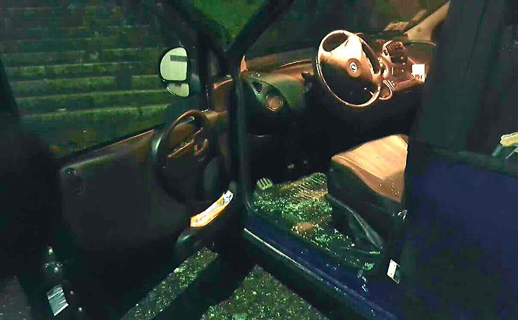 Vandalismi, un'altra auto con il finestrino spaccato