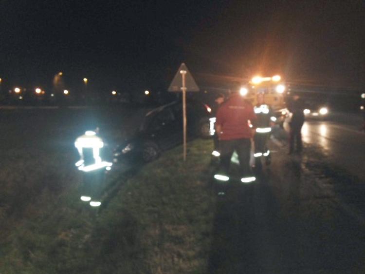 Anziana finisce fuori strada sulla via Mantova
