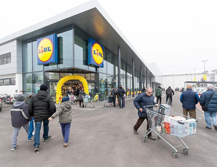 Lidl, nuova apertura: centinaia di persone all'inaugurazione