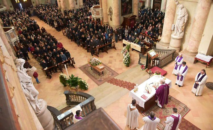 Addio alla maestra Rosy