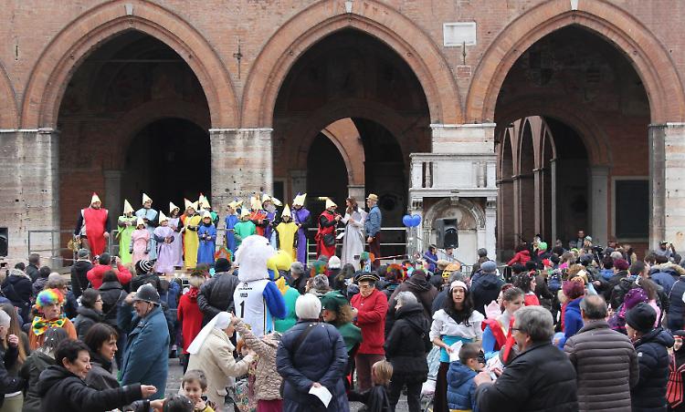 Sua maestà Carnevale, in piazza la gioia dei bambini