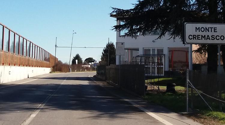 Polpette avvelenate lanciate nel giardino di una villa