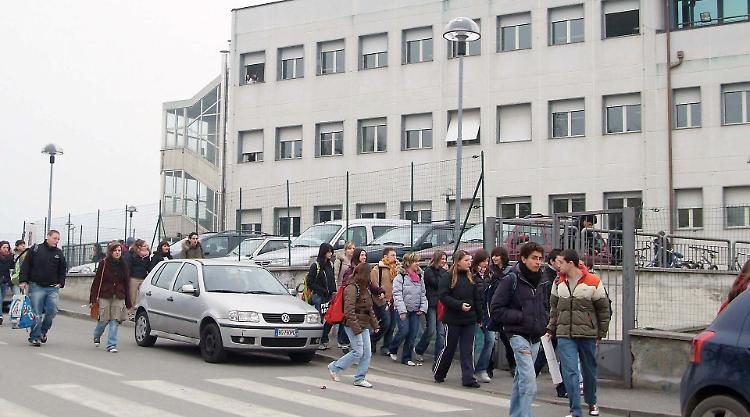 Liceo Munari in bilico, autonomia legata alle promozioni