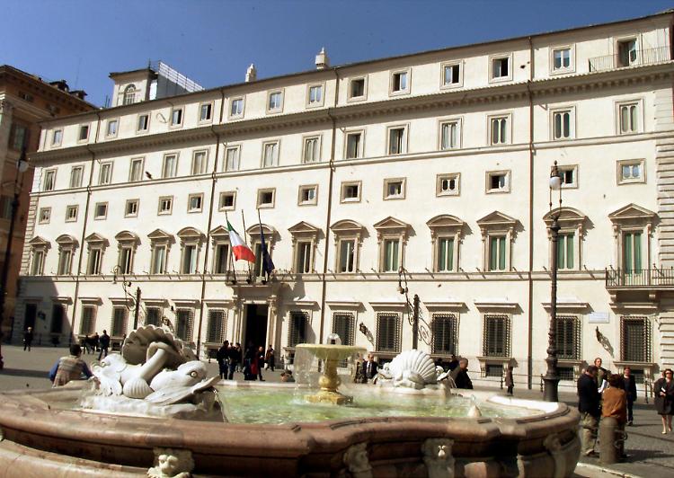 Carlo, ma chi te lo fa fare?