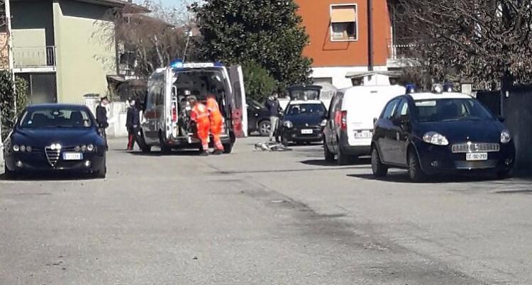 Ruba una bicicletta ma sbatte contro auto, catturato