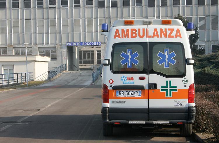 Ciclista 93enne urtato da auto finisce in ospedale