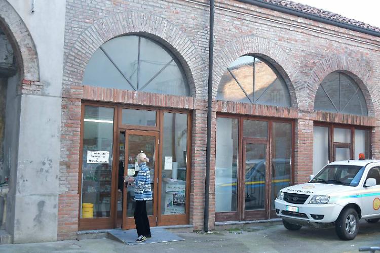 Incappucciati assaltano Comune e dispensario