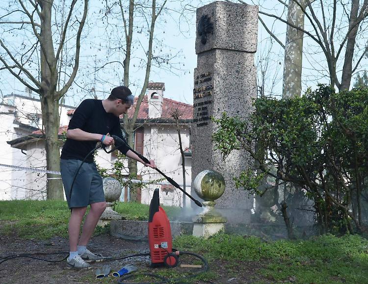 I ragazzi del LIstone, pulizie di primavera per la città