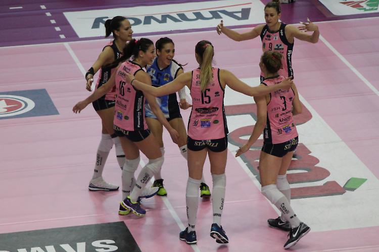 La Pomì esulta nel match con Bergamo