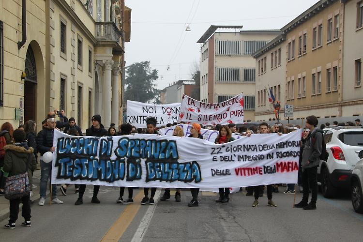 Gli studenti ricordano le vittime innocenti delle mafie